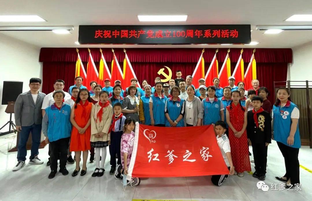 救援活泼小男孩